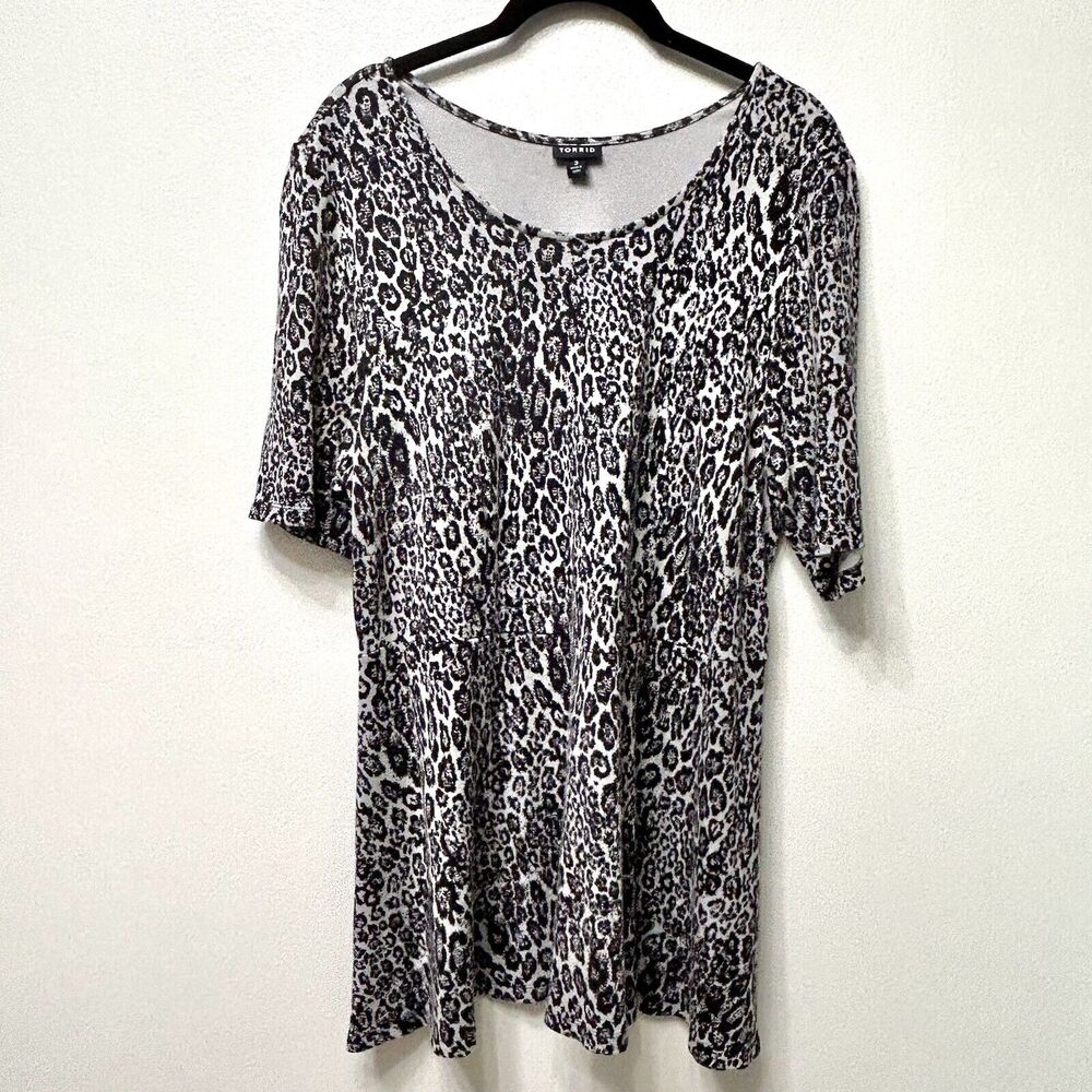 Torrid Top Women 3 3X Gray Black Pull On Short Sleeve Leopard Tee Shirt Blouse